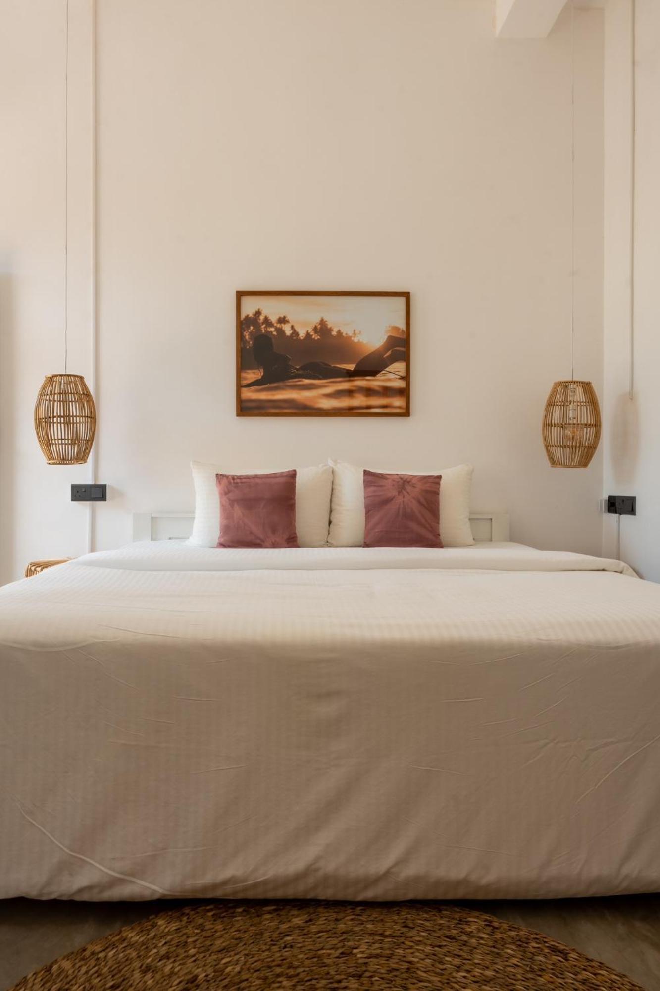 Lucky'S Surf Camp Bed and Breakfast Weligama Exteriör bild