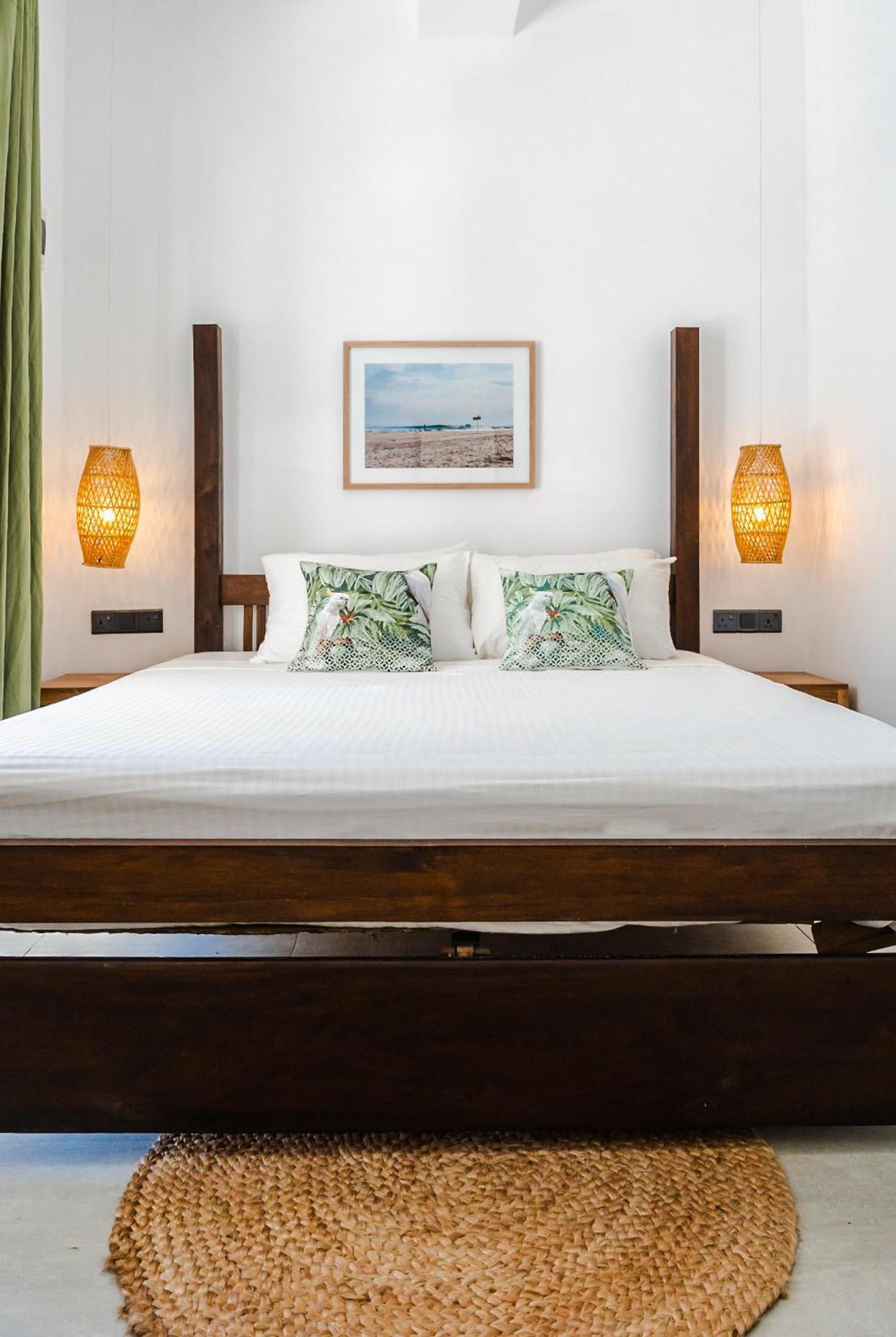 Lucky'S Surf Camp Bed and Breakfast Weligama Exteriör bild