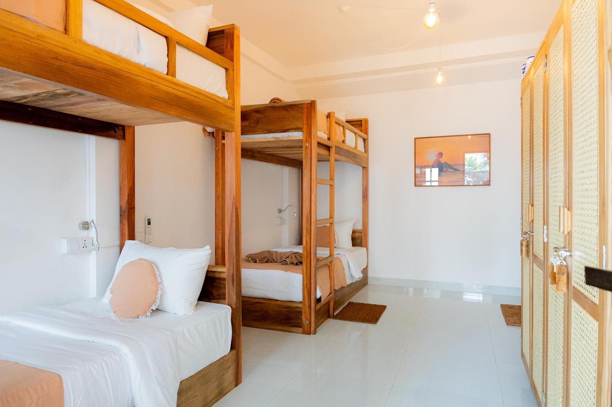 Lucky'S Surf Camp Bed and Breakfast Weligama Exteriör bild