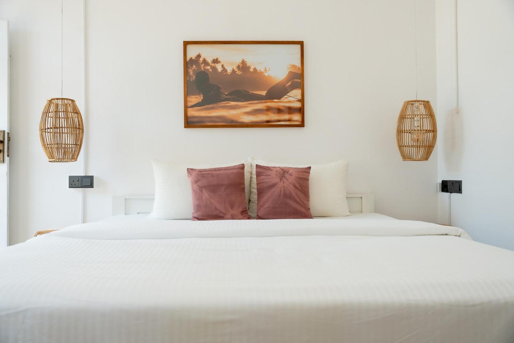 Lucky'S Surf Camp Bed and Breakfast Weligama Exteriör bild
