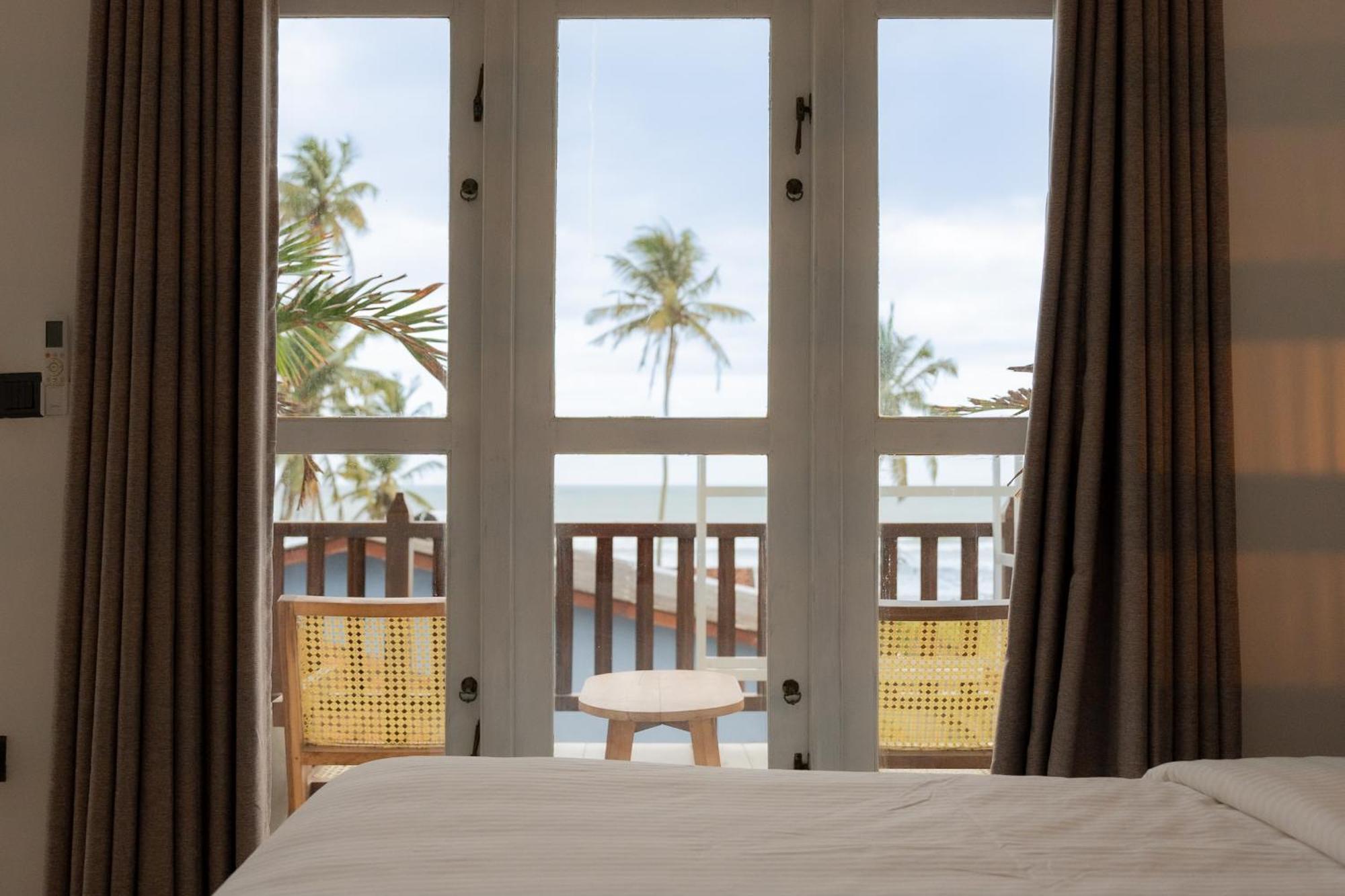 Lucky'S Surf Camp Bed and Breakfast Weligama Exteriör bild