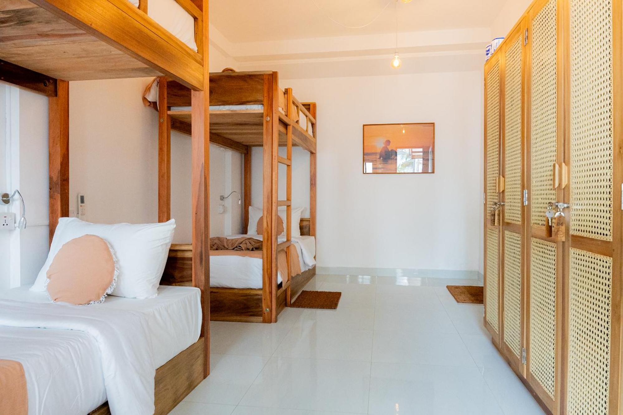 Lucky'S Surf Camp Bed and Breakfast Weligama Exteriör bild