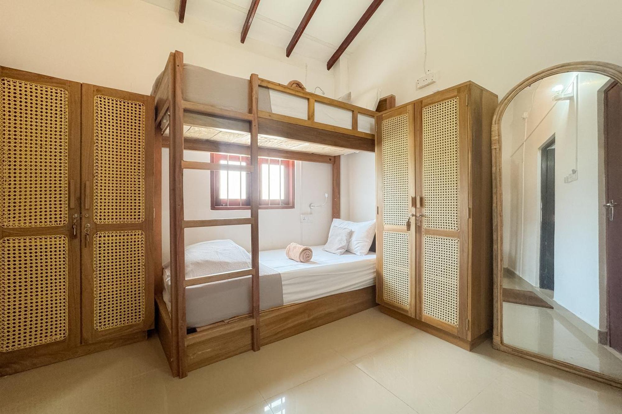 Lucky'S Surf Camp Bed and Breakfast Weligama Exteriör bild
