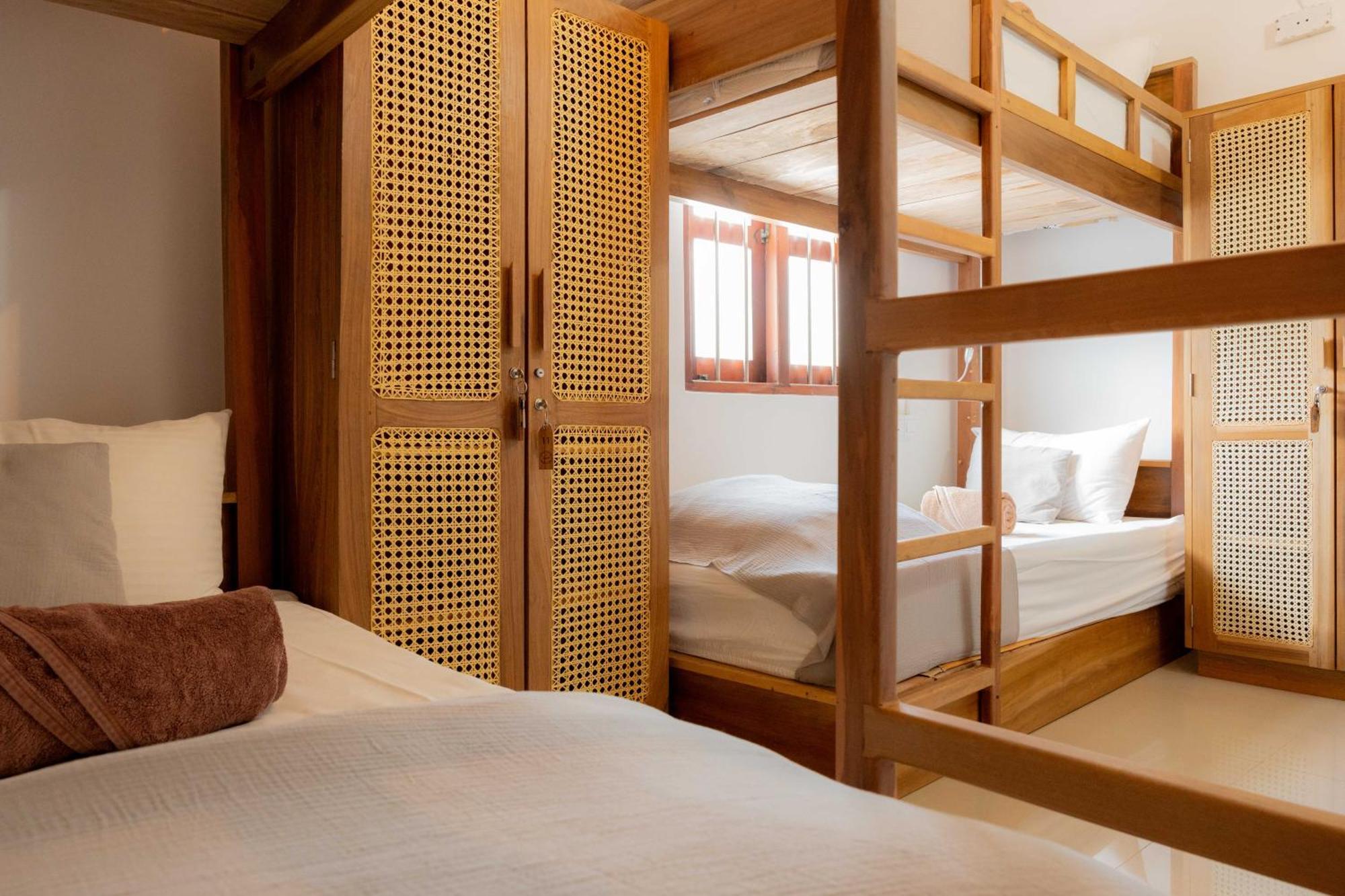 Lucky'S Surf Camp Bed and Breakfast Weligama Exteriör bild