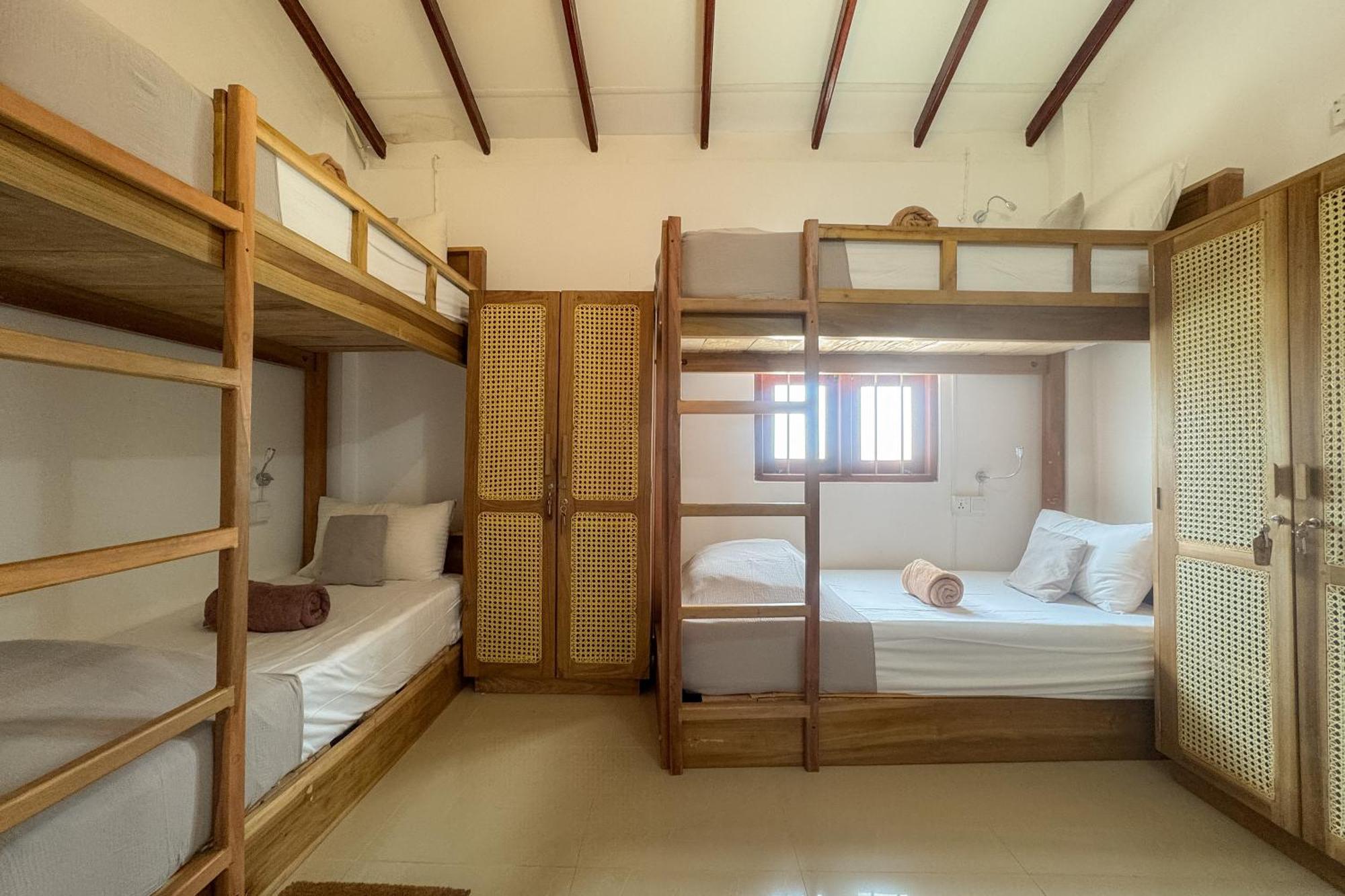 Lucky'S Surf Camp Bed and Breakfast Weligama Exteriör bild