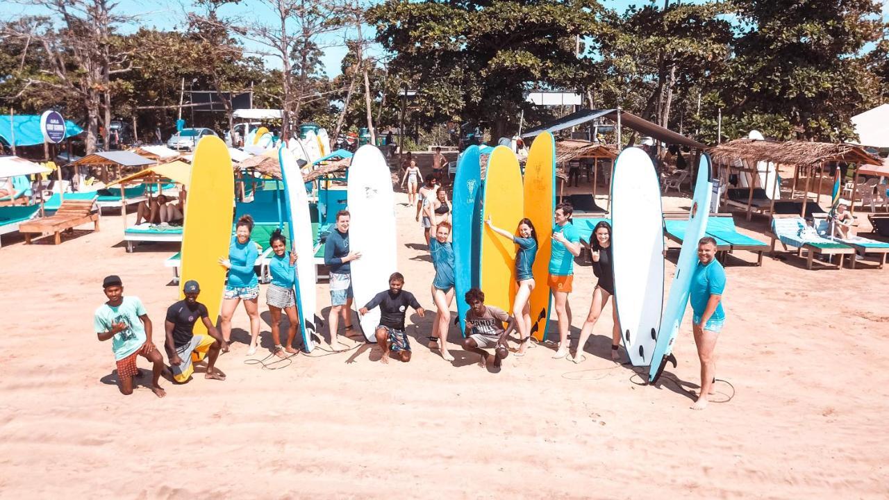 Lucky'S Surf Camp Bed and Breakfast Weligama Exteriör bild