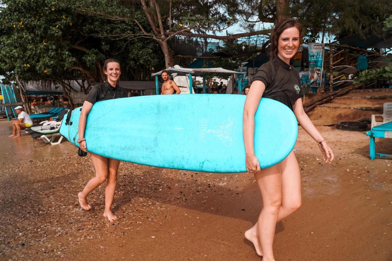 Lucky'S Surf Camp Bed and Breakfast Weligama Exteriör bild